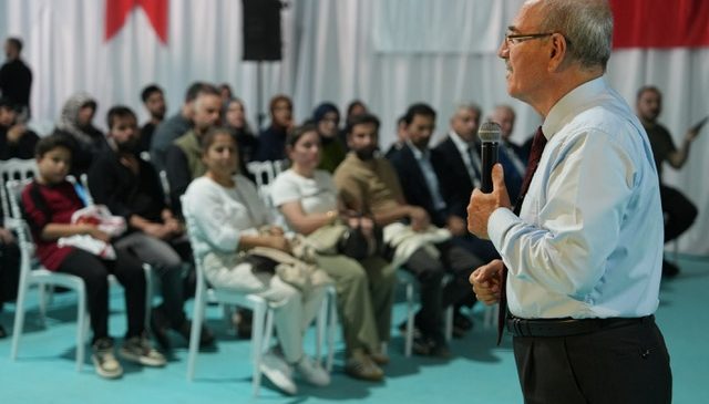 Kitap Fuarı’nda Halit Ertuğrul’dan Gençlere ve Ailelere Hayat Rehberliği
