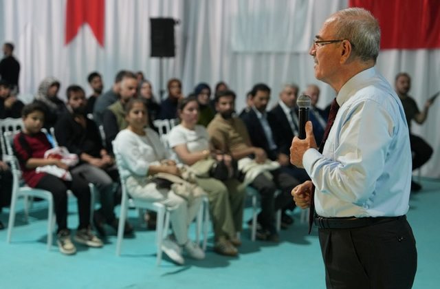 Kitap Fuarı’nda Halit Ertuğrul’dan Gençlere ve Ailelere Hayat Rehberliği