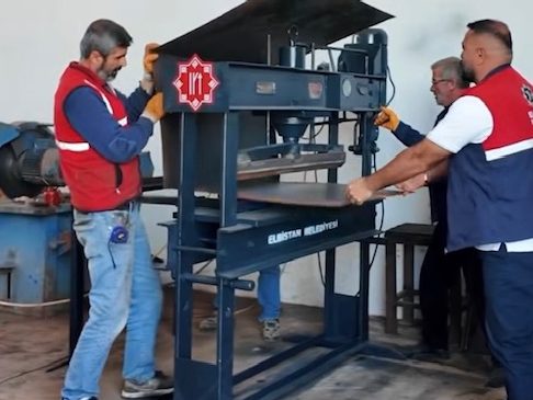 Elbistan Belediyesi Çöp Konteynerlerini Kendi İmkânlarıyla Üretiyor