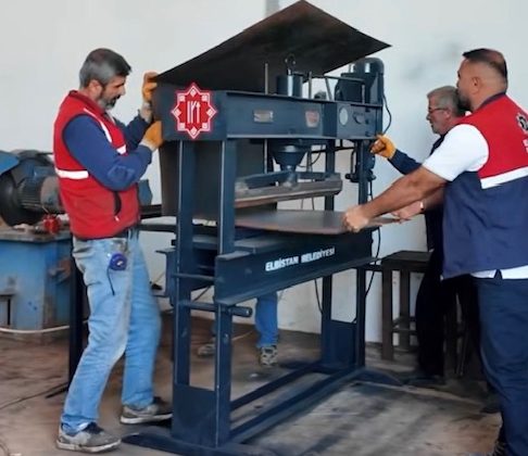 Elbistan Belediyesi Çöp Konteynerlerini Kendi İmkânlarıyla Üretiyor