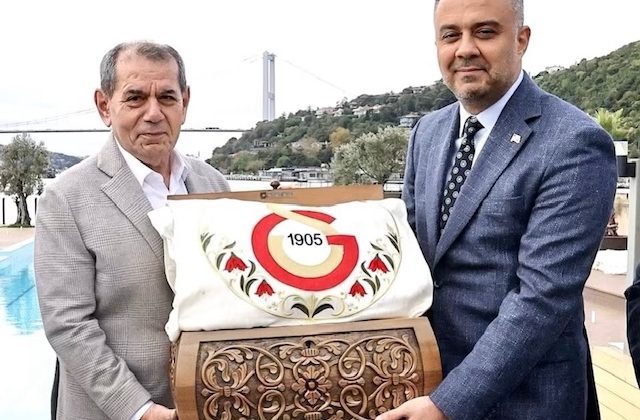 Başkan Hanifi Toptaş’tan Galatasaray Başkanı Dursun Özbek’e Kahramanmaraş Hediyesi